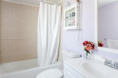 Condominio en venta en Hollywood, Florida, 1 dormitorio, 78.97 m2 № 1726794 - foto 12