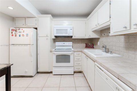 Condominio en venta en Hollywood, Florida, 1 dormitorio, 78.97 m2 № 1726794 - foto 19