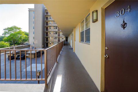 Condominio en venta en Hollywood, Florida, 1 dormitorio, 78.97 m2 № 1726794 - foto 25