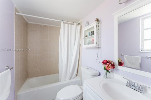 Condominio en venta en Hollywood, Florida, 1 dormitorio, 78.97 m2 № 1726794 - foto 11