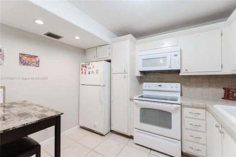 Condominio en venta en Hollywood, Florida, 1 dormitorio, 78.97 m2 № 1726794 - foto 20