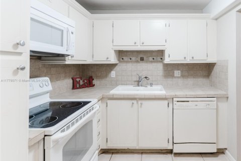 Condominio en venta en Hollywood, Florida, 1 dormitorio, 78.97 m2 № 1726794 - foto 21