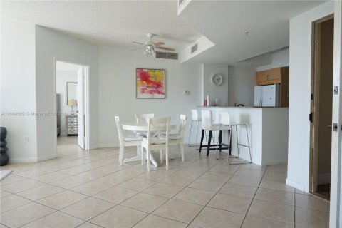 Condominio en alquiler en Sunny Isles Beach, Florida, 2 dormitorios, 106 m2 № 2059678 - foto 5