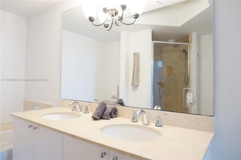 Condominio en alquiler en Sunny Isles Beach, Florida, 2 dormitorios, 106 m2 № 2059678 - foto 12