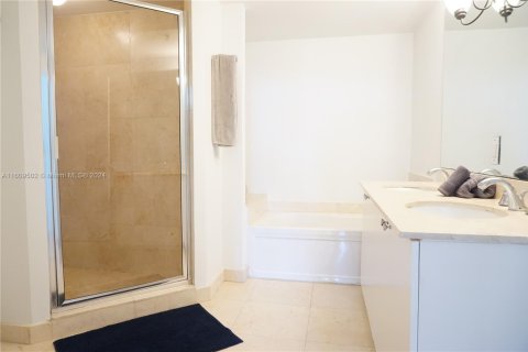 Condominio en alquiler en Sunny Isles Beach, Florida, 2 dormitorios, 106 m2 № 2059678 - foto 10