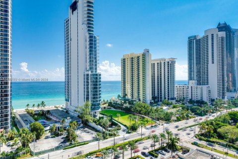 Condominio en alquiler en Sunny Isles Beach, Florida, 2 dormitorios, 106 m2 № 2059678 - foto 24