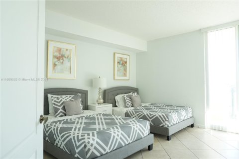 Condominio en alquiler en Sunny Isles Beach, Florida, 2 dormitorios, 106 m2 № 2059678 - foto 13