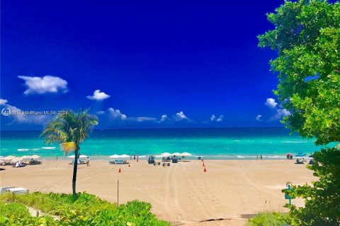 Condominio en alquiler en Sunny Isles Beach, Florida, 2 dormitorios, 106 m2 № 2059678 - foto 26