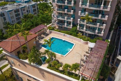 Condominio en alquiler en Sunny Isles Beach, Florida, 2 dormitorios, 106 m2 № 2059678 - foto 18