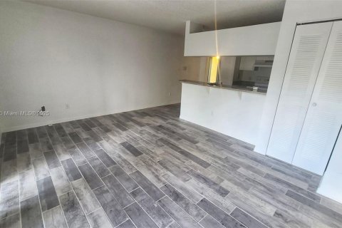 Copropriété à louer à Hollywood, Floride: 2 chambres, 69.4 m2 № 1762400 - photo 8