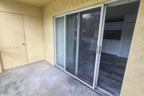 Copropriété à louer à Hollywood, Floride: 2 chambres, 69.4 m2 № 1762400 - photo 10