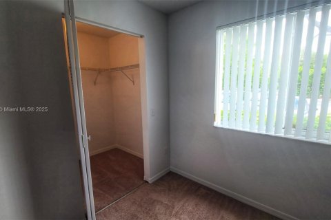 Copropriété à louer à Hollywood, Floride: 2 chambres, 69.4 m2 № 1762400 - photo 9