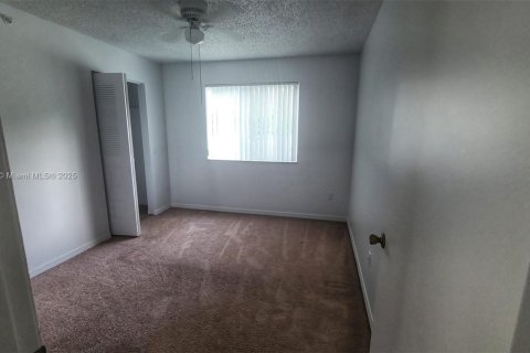 Copropriété à louer à Hollywood, Floride: 2 chambres, 69.4 m2 № 1762400 - photo 3