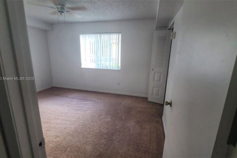 Copropriété à louer à Hollywood, Floride: 2 chambres, 69.4 m2 № 1762400 - photo 6