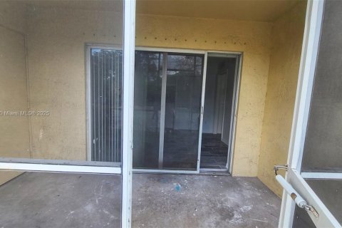 Copropriété à louer à Hollywood, Floride: 2 chambres, 69.4 m2 № 1762400 - photo 11