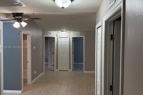 Casa en alquiler en Lehigh Acres, Florida, 3 dormitorios № 2058133 - foto 4