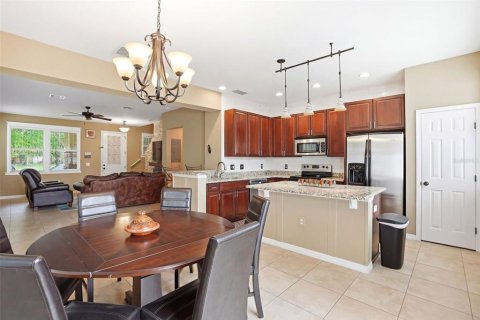 Townhouse in Windermere, Florida 3 bedrooms, 142.23 sq.m. № 2226499 - photo 8