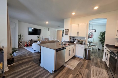 Villa ou maison à louer à Zephyrhills, Floride: 3 chambres, 154.03 m2 № 2399025 - photo 8
