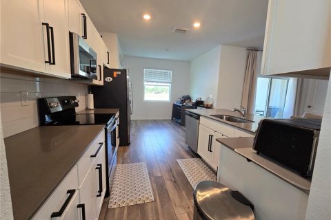 Villa ou maison à louer à Zephyrhills, Floride: 3 chambres, 154.03 m2 № 2399025 - photo 5