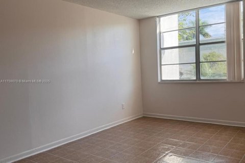 Condo in Miami, Florida, 1 bedroom  № 1716043 - photo 10