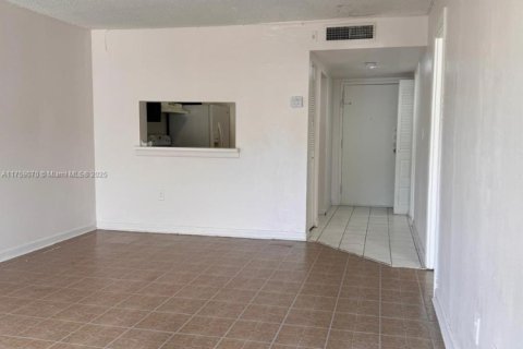 Condo in Miami, Florida, 1 bedroom  № 1716043 - photo 4