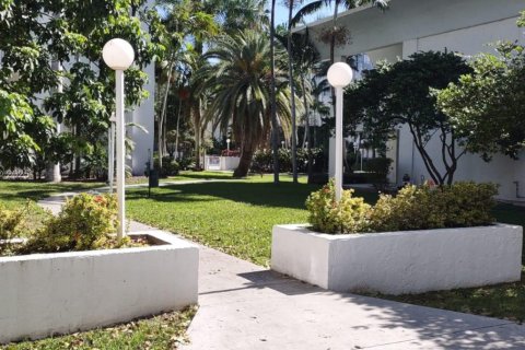 Condo in Miami, Florida, 1 bedroom  № 1716043 - photo 13