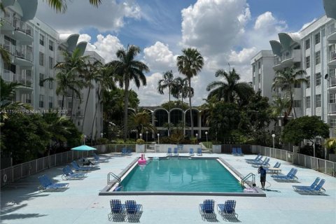 Condo in Miami, Florida, 1 bedroom  № 1716043 - photo 16