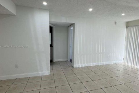 Copropriété à louer à Sunrise, Floride: 2 chambres, 87.7 m2 № 1947246 - photo 12