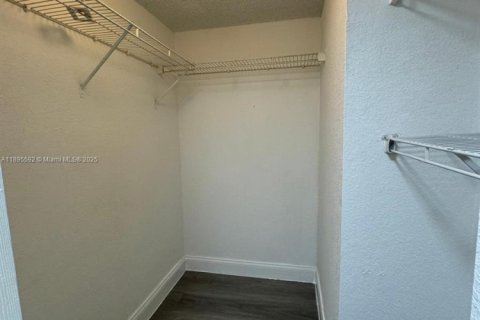 Copropriété à louer à Sunrise, Floride: 2 chambres, 87.7 m2 № 1947246 - photo 10