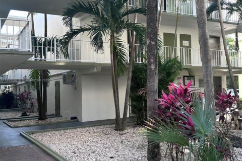 Copropriété à louer à Sunrise, Floride: 2 chambres, 87.7 m2 № 1947246 - photo 1