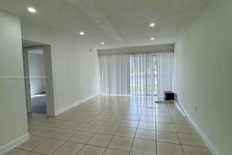 Copropriété à louer à Sunrise, Floride: 2 chambres, 87.7 m2 № 1947246 - photo 11
