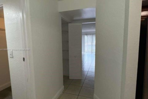 Copropriété à louer à Sunrise, Floride: 2 chambres, 87.7 m2 № 1947246 - photo 5