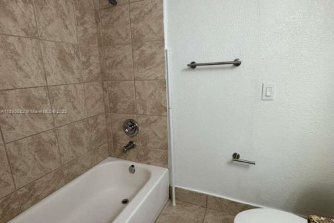 Copropriété à louer à Sunrise, Floride: 2 chambres, 87.7 m2 № 1947246 - photo 13