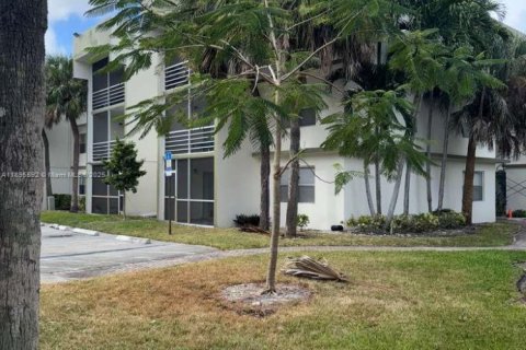 Copropriété à louer à Sunrise, Floride: 2 chambres, 87.7 m2 № 1947246 - photo 19