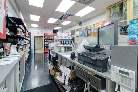 Propiedad comercial en venta en Miami, Florida № 2089172 - foto 5