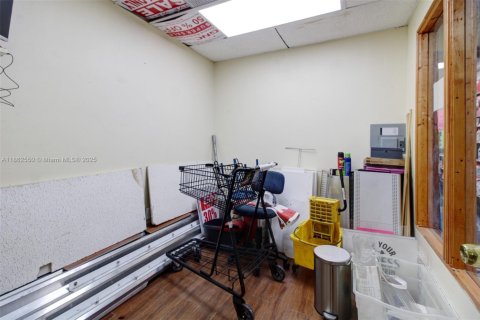 Propiedad comercial en venta en Miami, Florida № 2089172 - foto 13