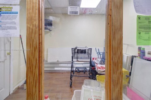 Propiedad comercial en venta en Miami, Florida № 2089172 - foto 14
