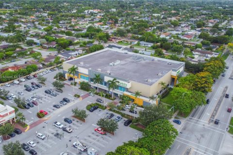 Propiedad comercial en venta en Miami, Florida № 2089172 - foto 21