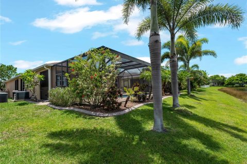 House in Punta Gorda, Florida 3 bedrooms, 178.37 sq.m. № 1806904 - photo 6