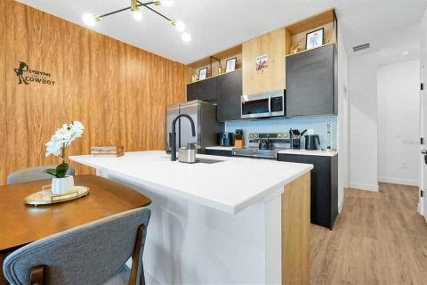 Снять в аренду таунхаус в Киссимми, Флорида 3 комнаты, 126.35м2, № 2259098 - фото 14