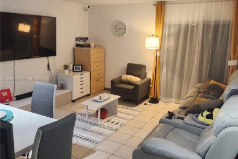 Apartment in Miami, Florida 2 bedrooms, 80.45 sq.m. № 2061692 - photo 2
