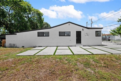 Villa ou maison à vendre à Miami, Floride: 2 chambres, 61.13 m2 № 1952324 - photo 13