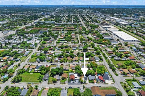 Villa ou maison à vendre à Miami, Floride: 2 chambres, 61.13 m2 № 1952324 - photo 22