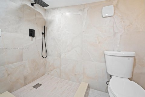 Villa ou maison à vendre à Miami, Floride: 2 chambres, 61.13 m2 № 1952324 - photo 6