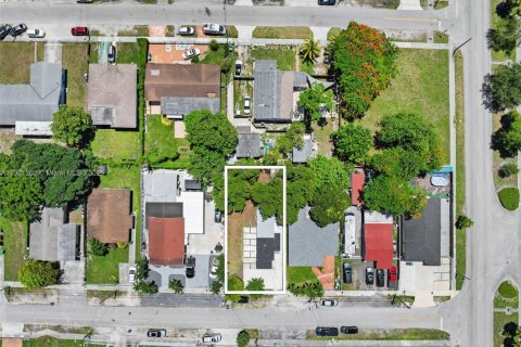 Villa ou maison à vendre à Miami, Floride: 2 chambres, 61.13 m2 № 1952324 - photo 21