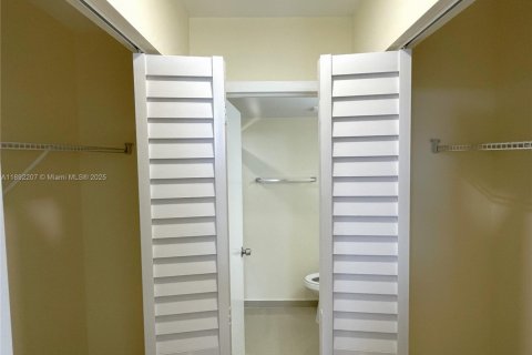 Снять в аренду кондоминиум в Норт-Майами-Бич, Флорида 2 спальни, 94.76м2, № 1944214 - фото 12