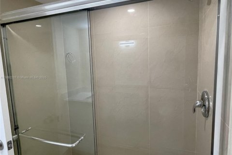 Снять в аренду кондоминиум в Норт-Майами-Бич, Флорида 2 спальни, 94.76м2, № 1944214 - фото 14