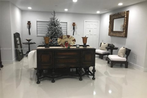 Casa en alquiler en Miami Gardens, Florida, 3 dormitorios, 230.12 m2 № 1993707 - foto 5