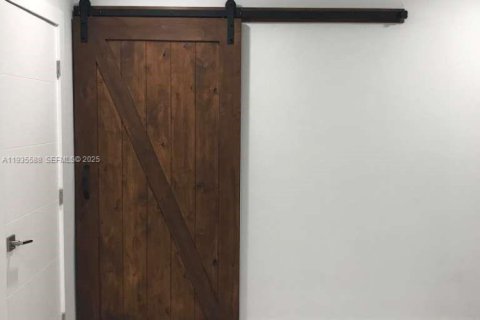 Casa en alquiler en Miami Gardens, Florida, 3 dormitorios, 230.12 m2 № 1993707 - foto 15