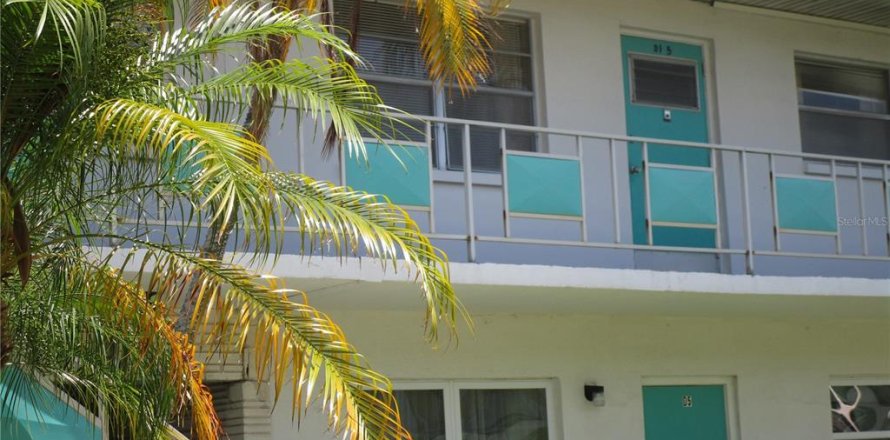 Condo in Saint Petersburg, Florida, 2 bedrooms № 1798294